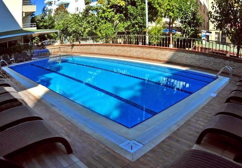 Hotel Kleopatra Ada 4*