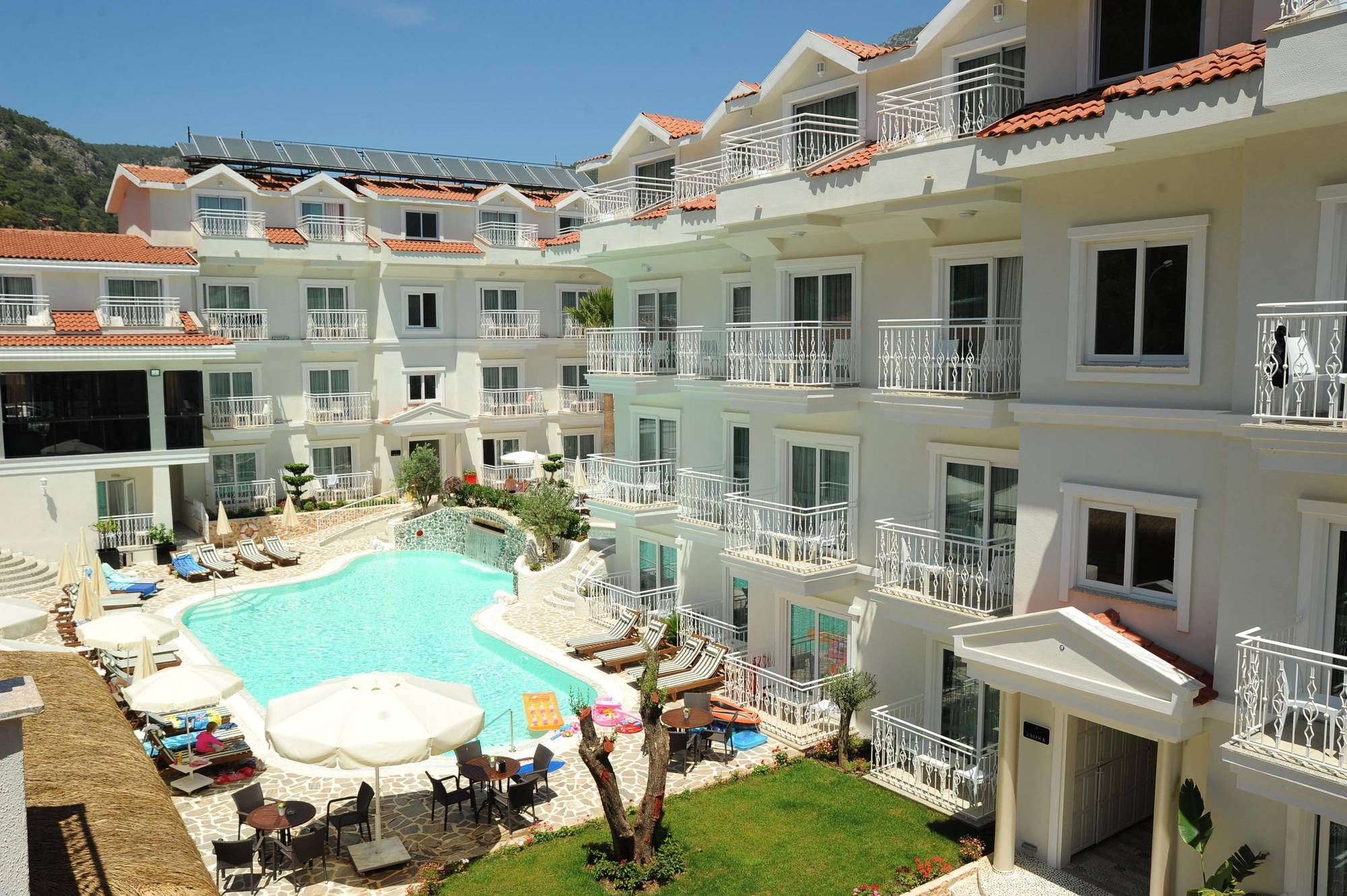 Montebello Deluxe Hotel