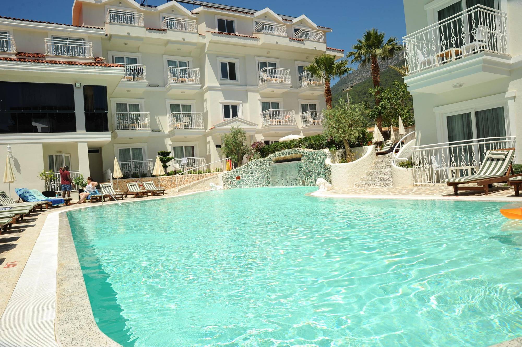 Hotel Montebello Deluxe 3*