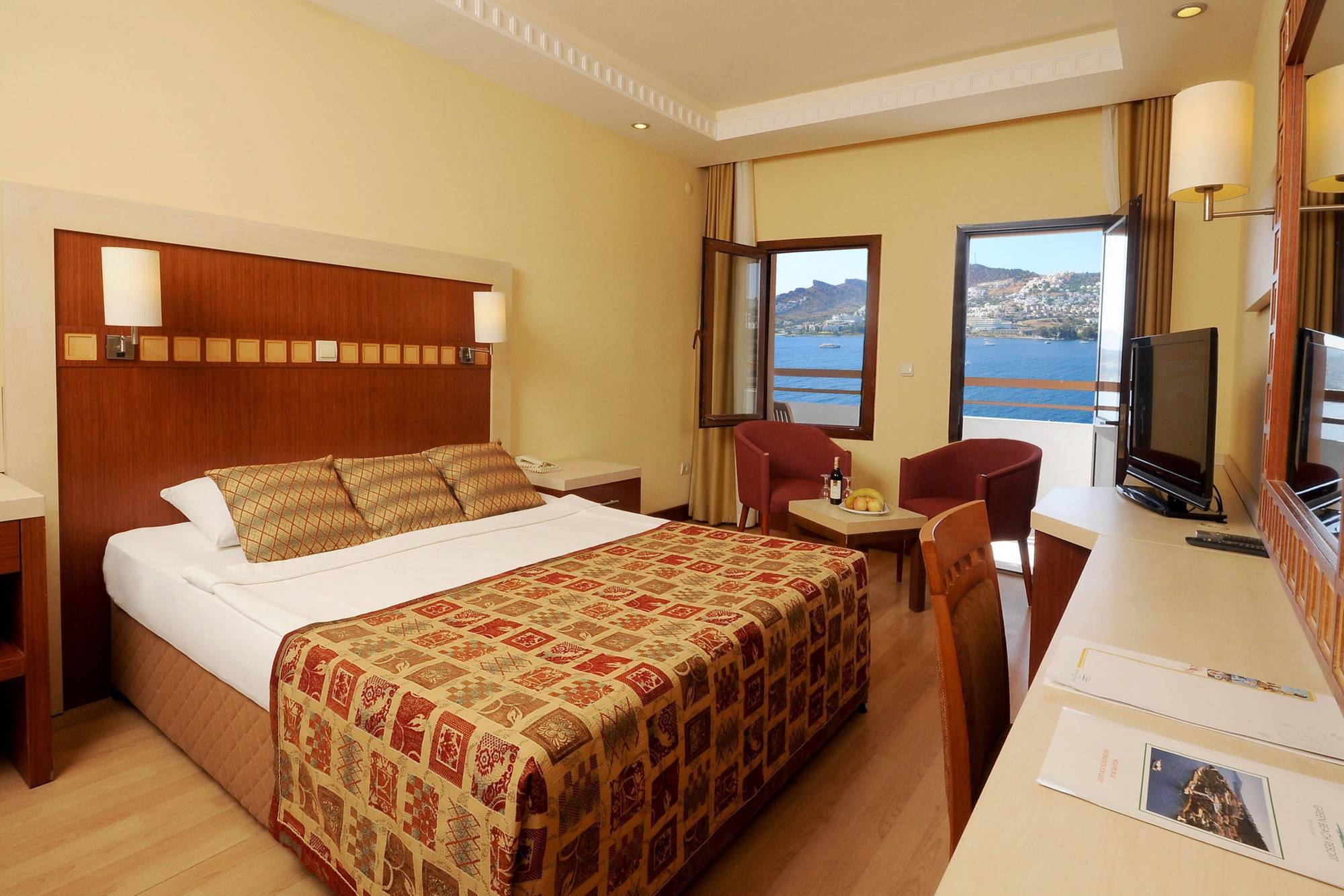 Green Beach Resort 5*