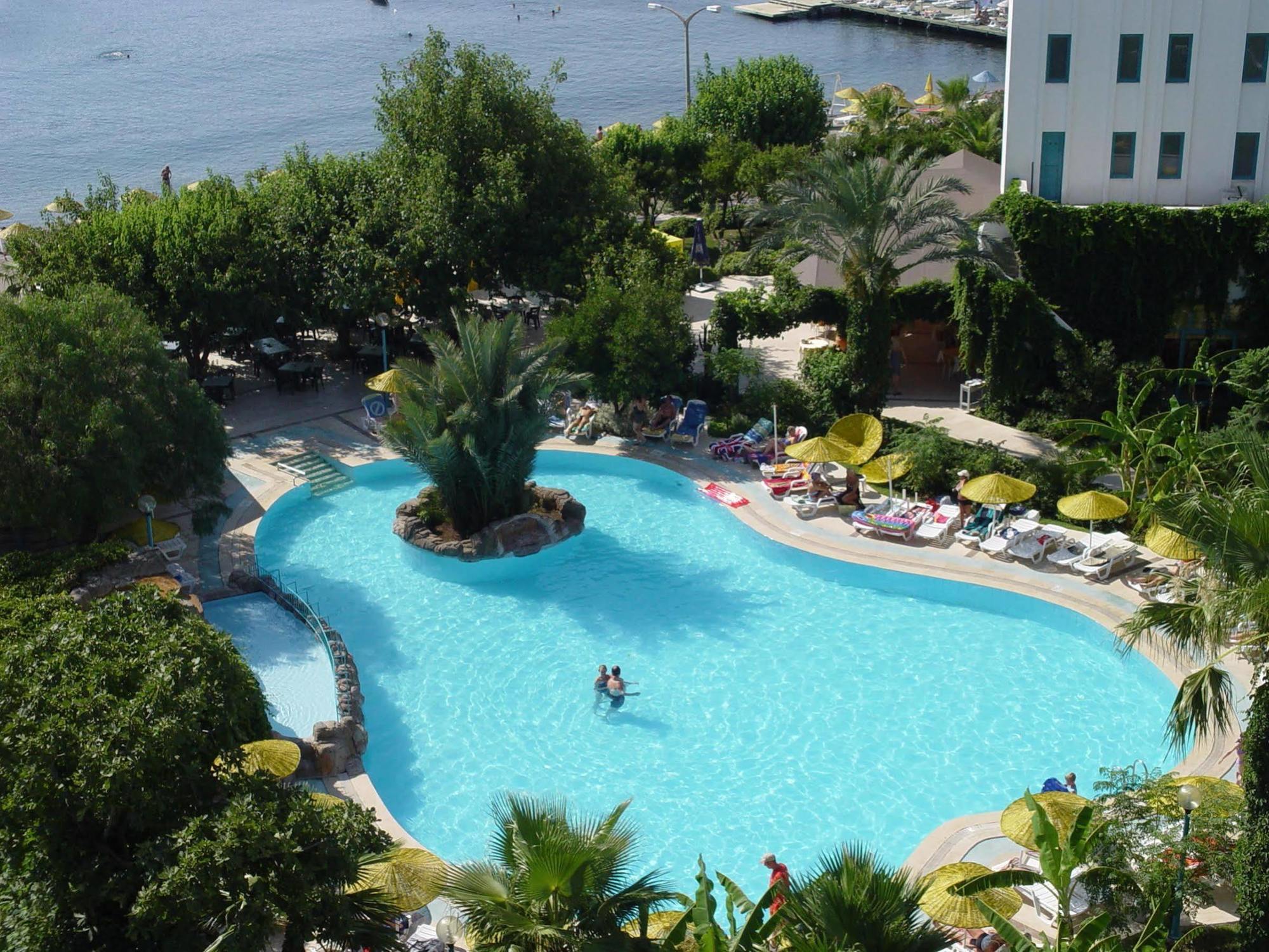 Tropical 4*
