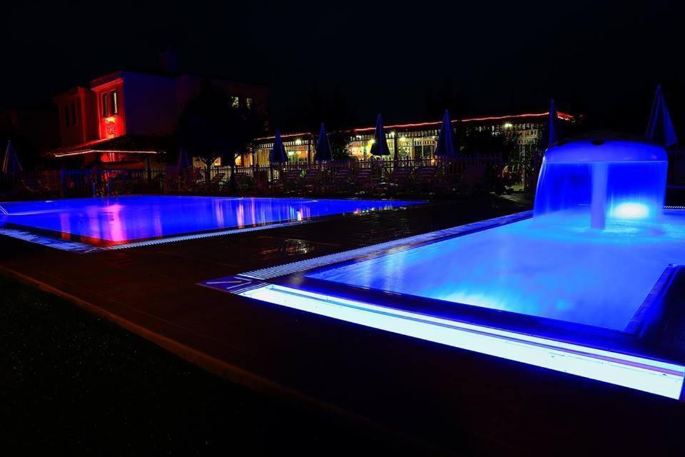 Mira Hotel *