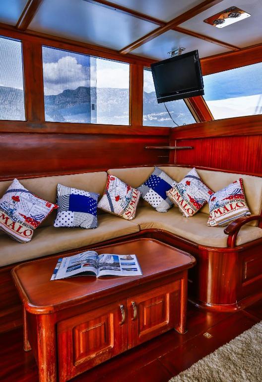  Blue Cruise *