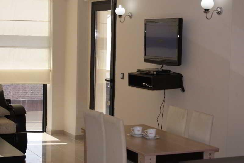 Aparthotel Whispering Sands 3*