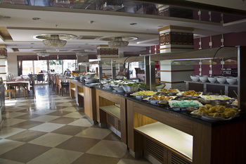 Hotel Holiday City 4*