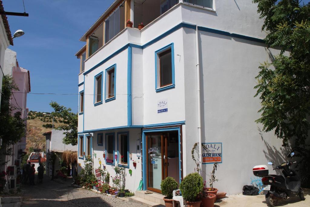 Adali Guest house 2*