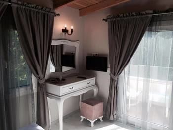 Erythros Boutique Hotel Ildir