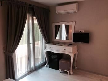 Erythros Boutique Hotel 3*