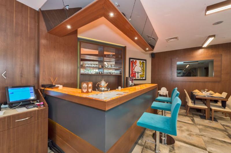 Hotel Boursier 1 & 4*