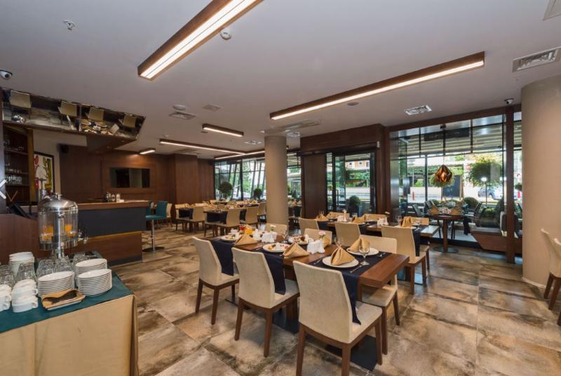Hotel Boursier 1 & 4*