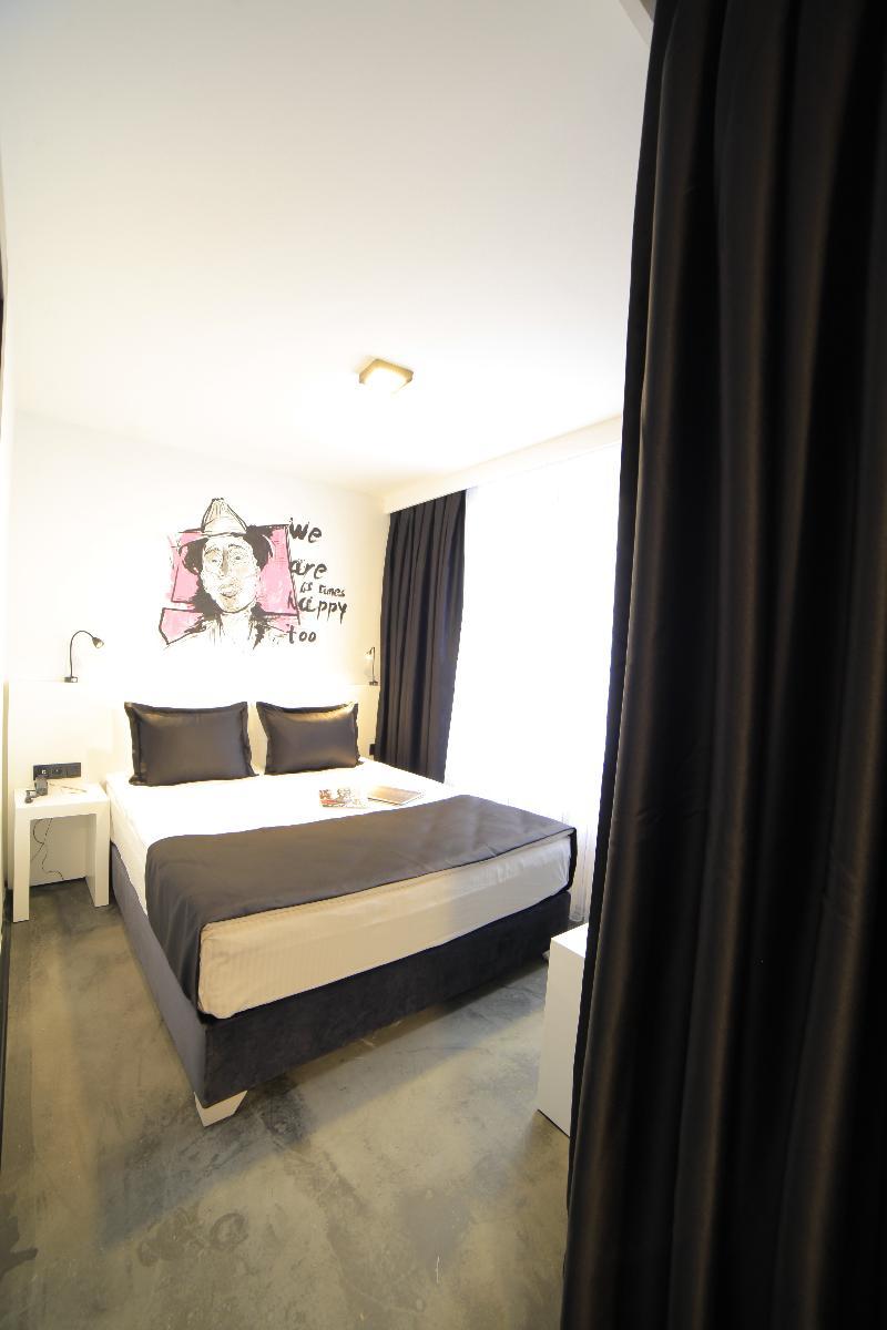 Hotel 65 Budget 3*
