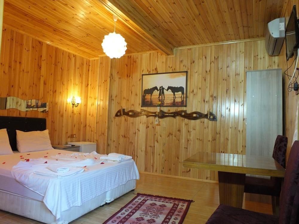 Hotel River 2*