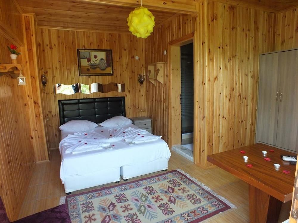 Hotel River 2*