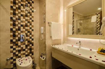 The Lumos Deluxe 5* Kargicak (Alanya)