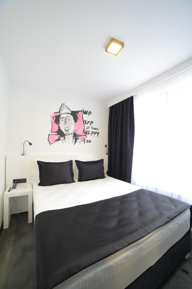 65 Budget Hotel 3*