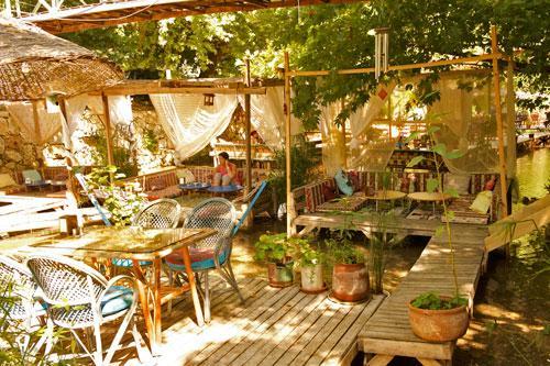 Paradise Cafe And Restaurant Hotel *