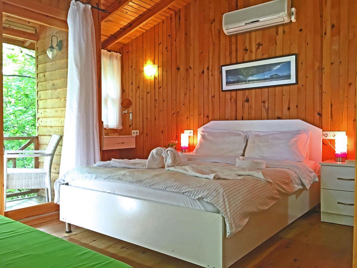 Paradise Cafe And Restaurant Hotel