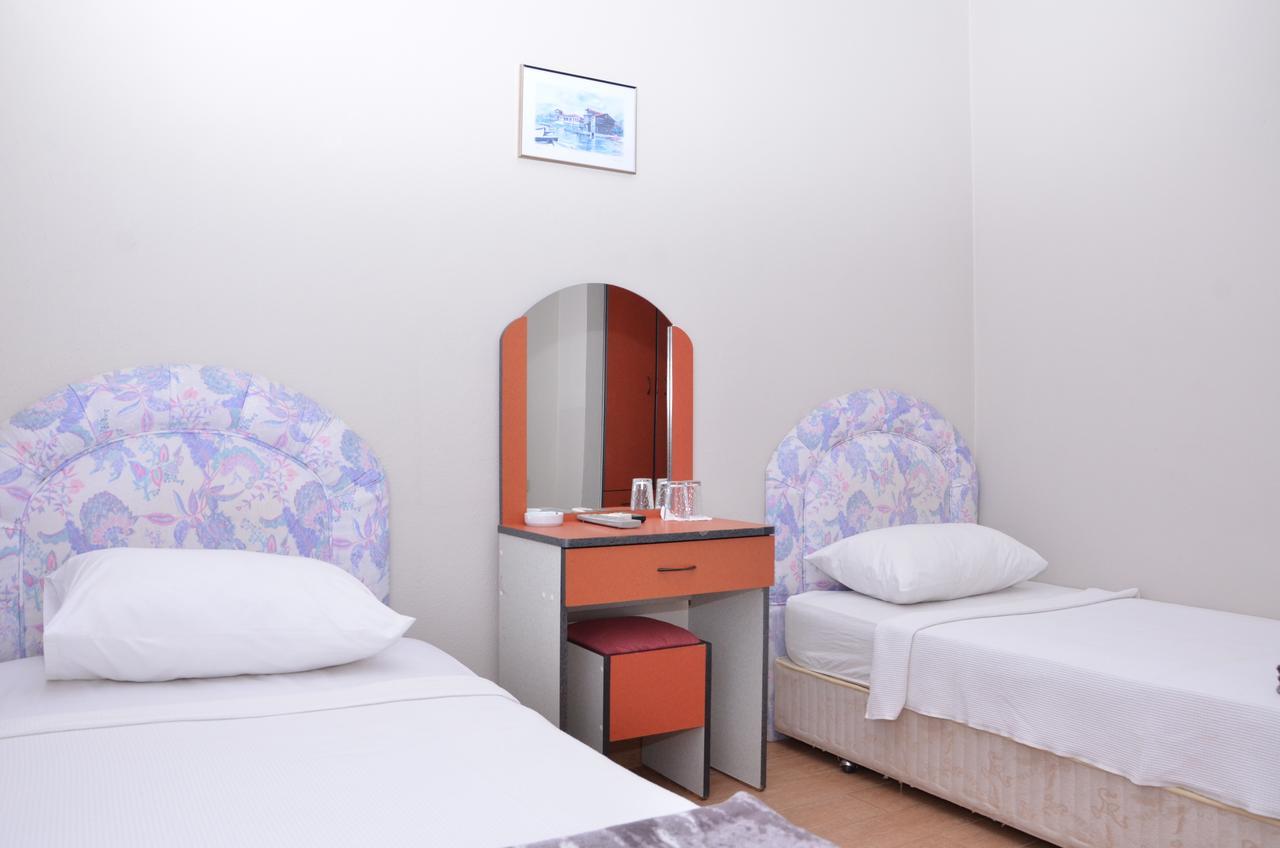 Nil Hotel *