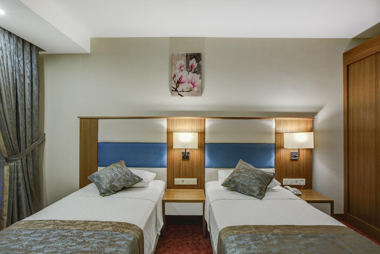 Marpessa Blue & 4*