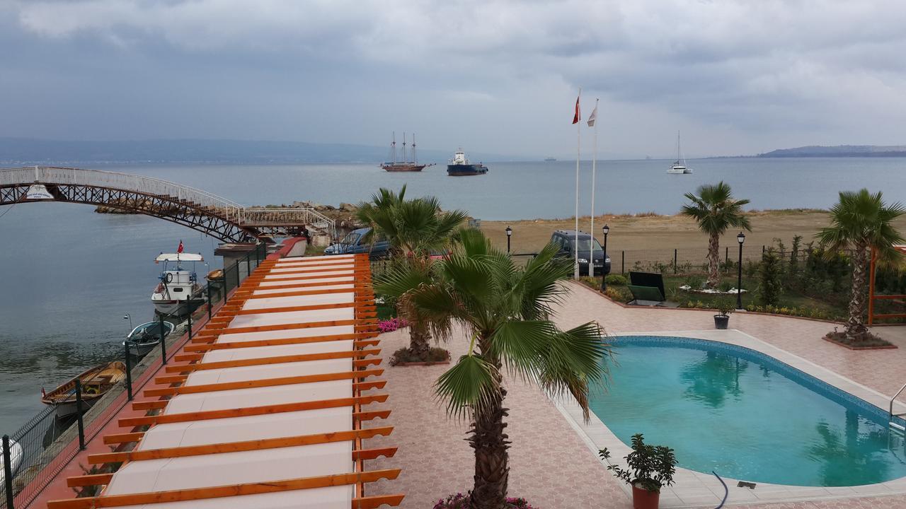 Halil Tuna *