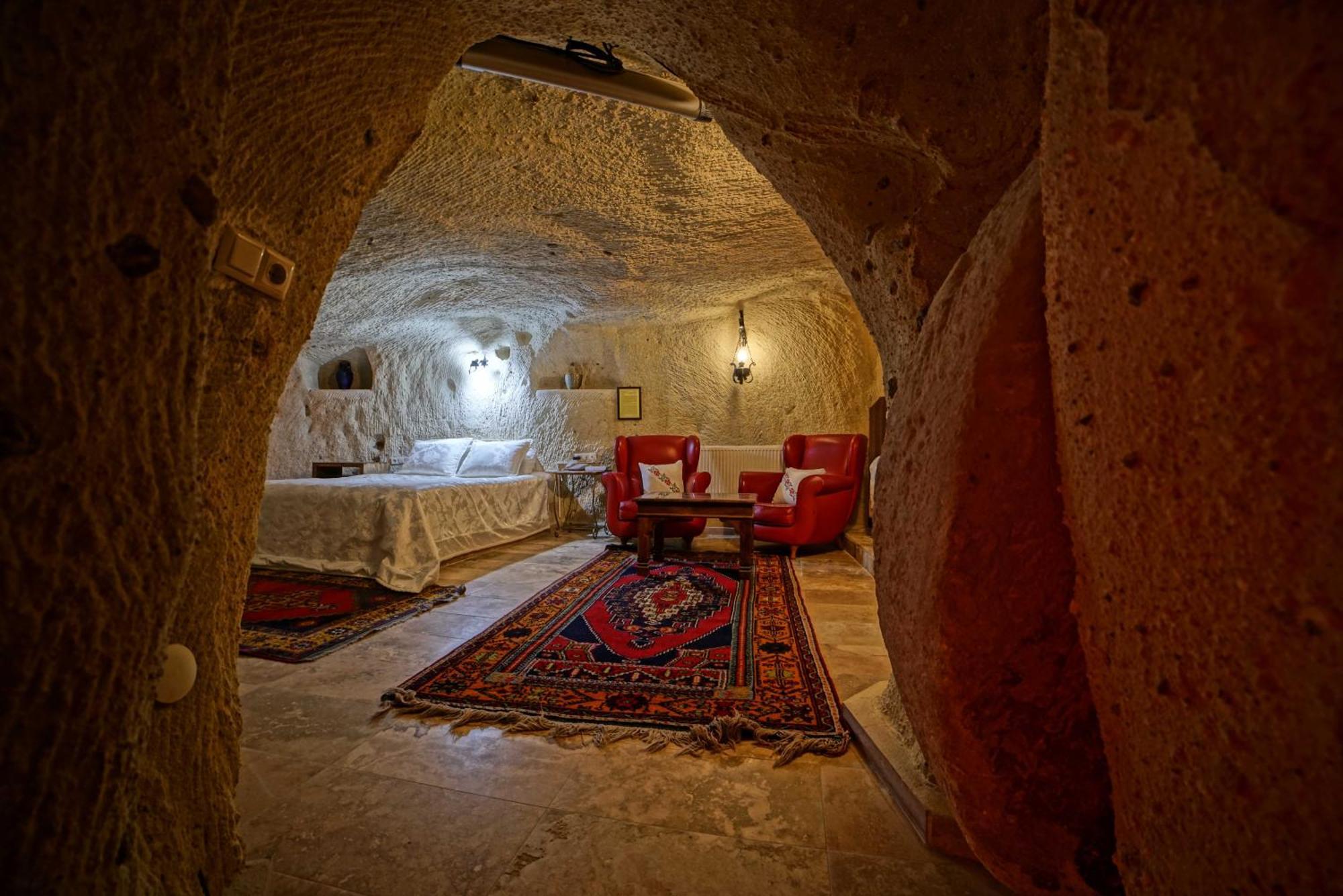 Hotel Jerveni Cave 2*
