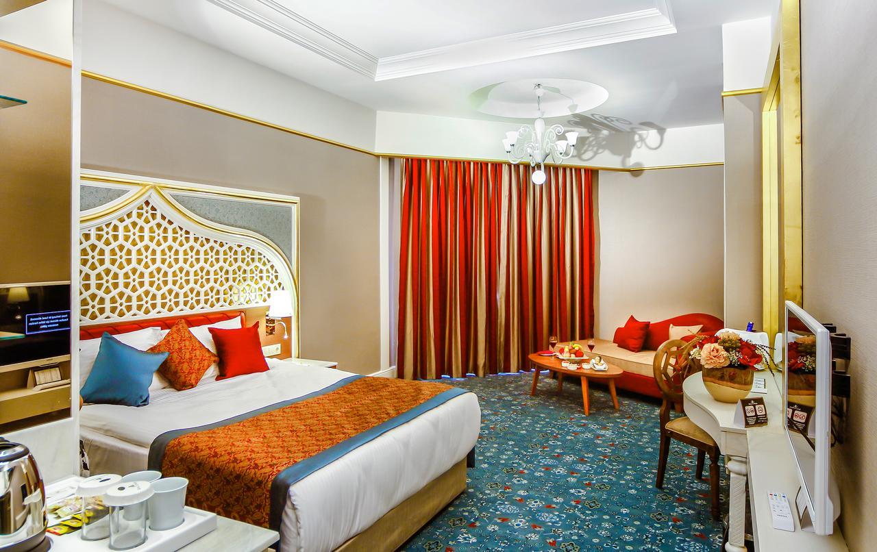 Hotel Royal Taj Mahal Side