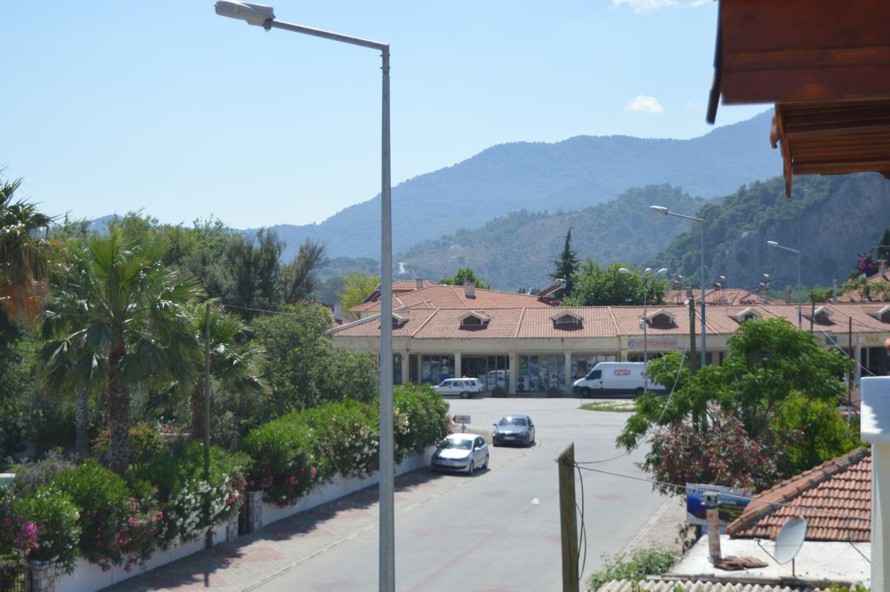Erasmus Aparthotel *