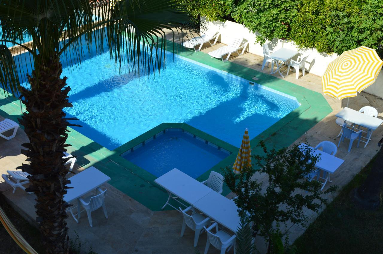 Erasmus Aparthotel *