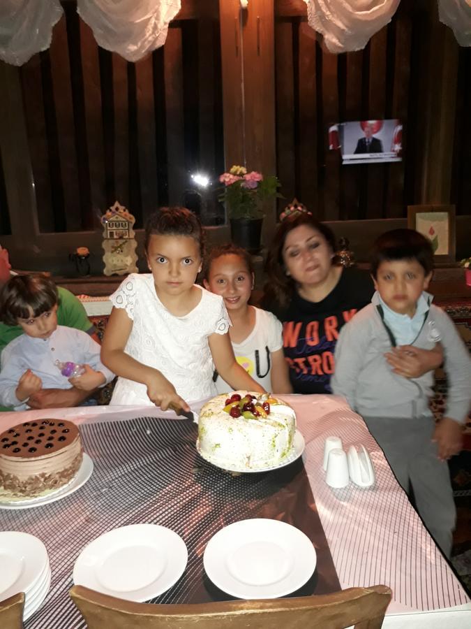 Nermi̇n Hanim Konagi *