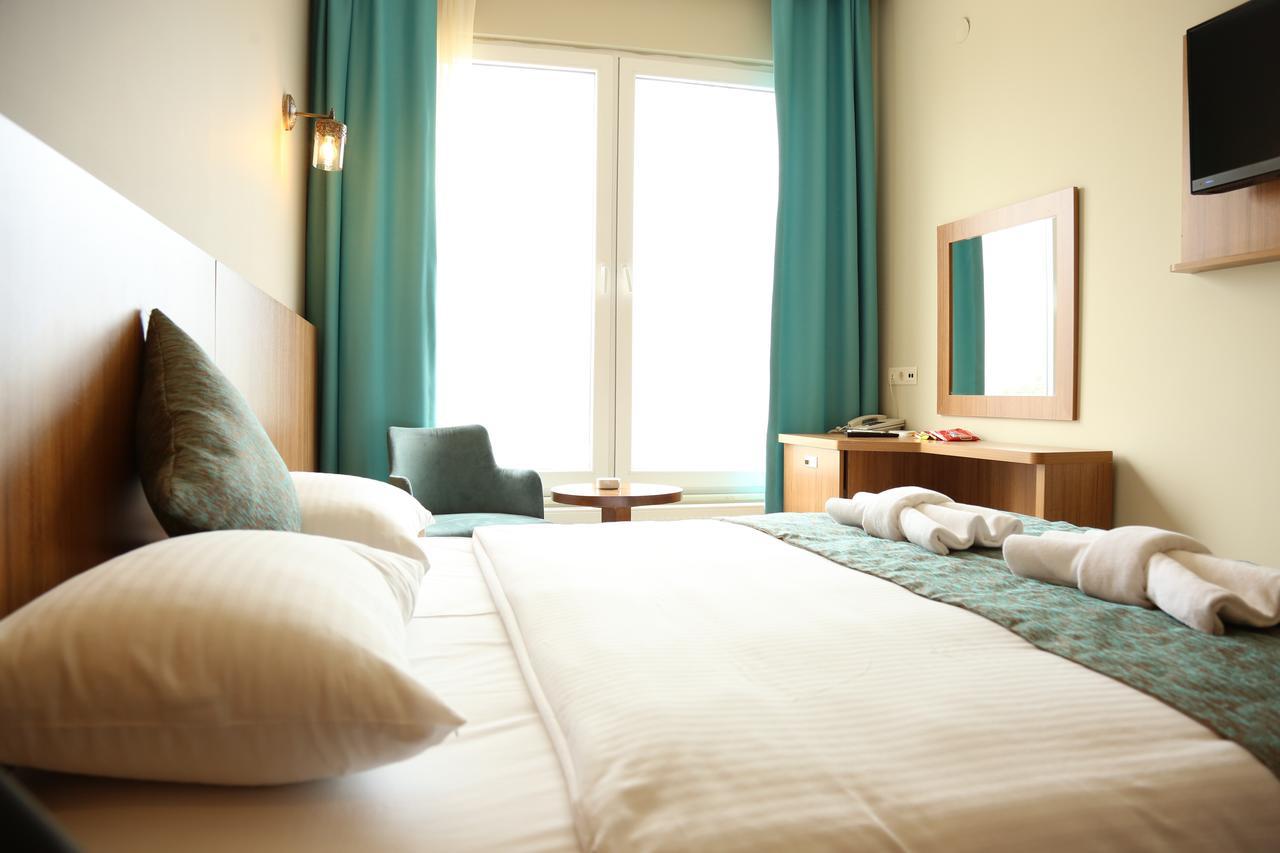 Hotel Safi̇r *