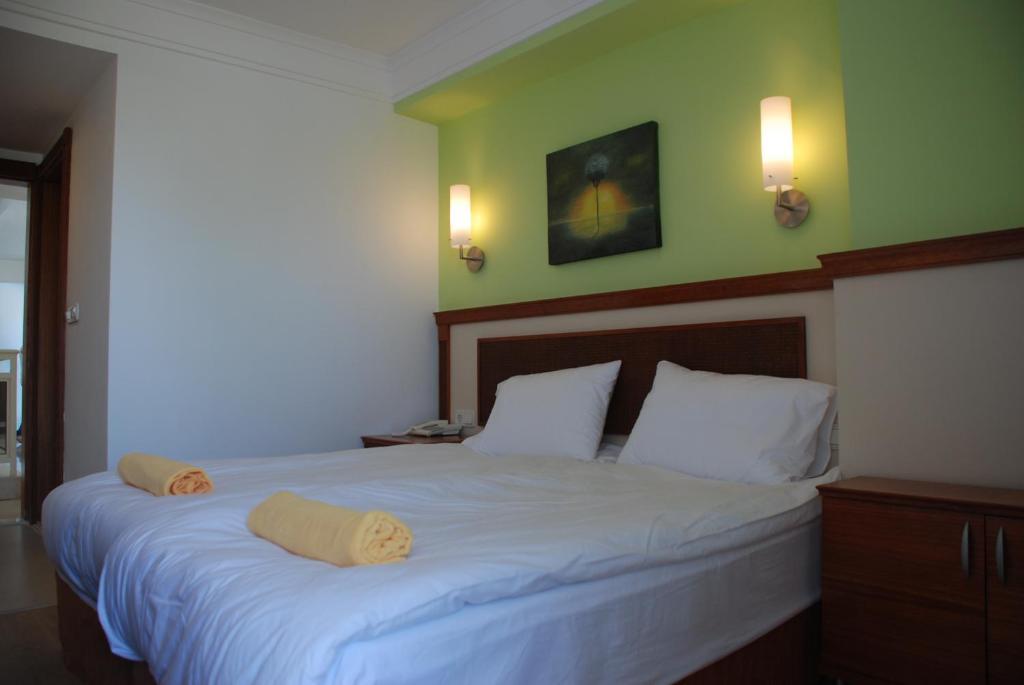 Adora Hotel 3*