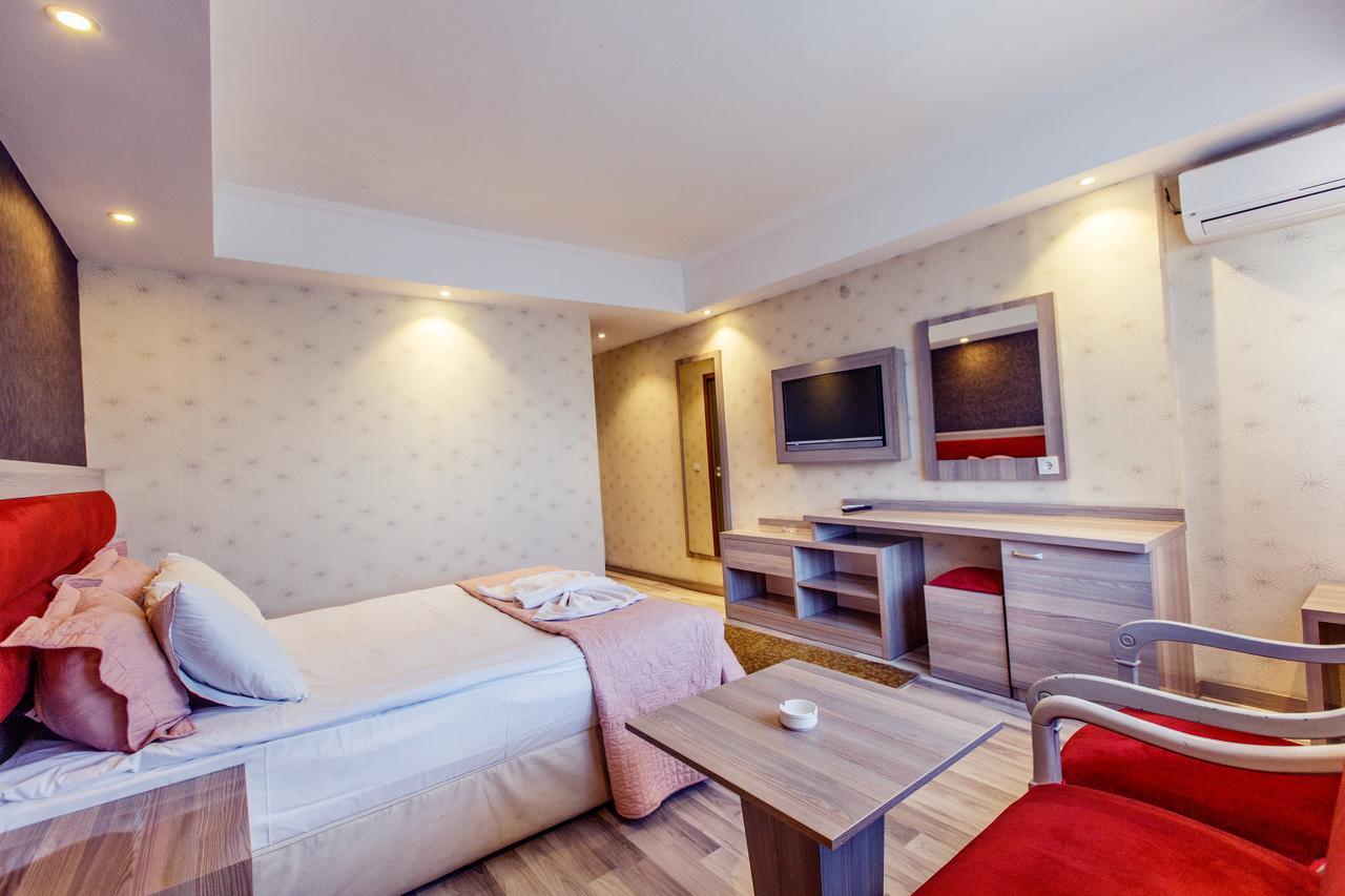 Mora Hotel 3*