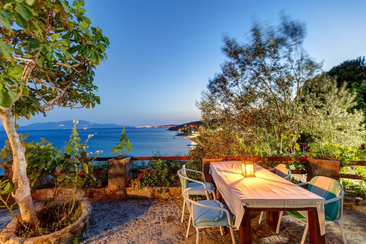 Terrace 2* Assos