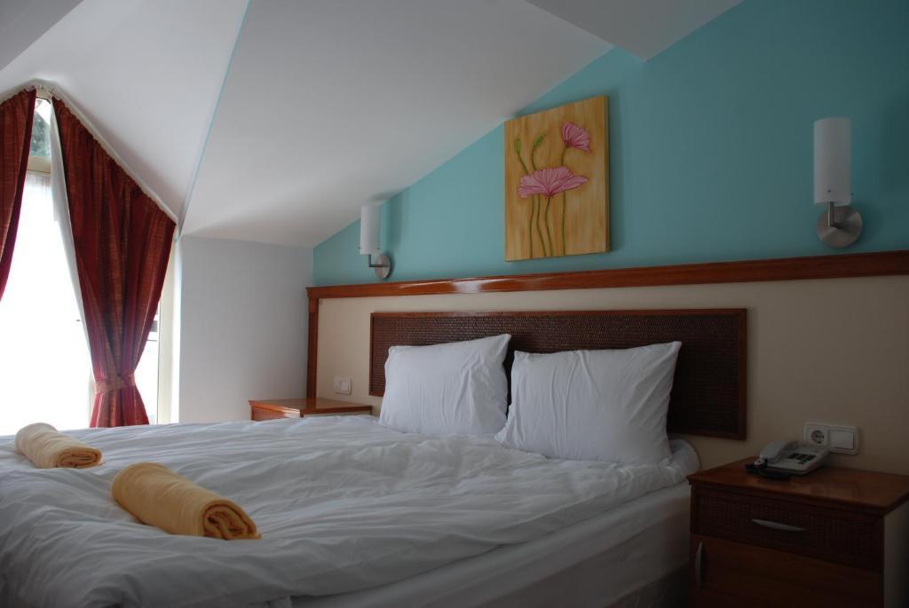 Adora Hotel 3*