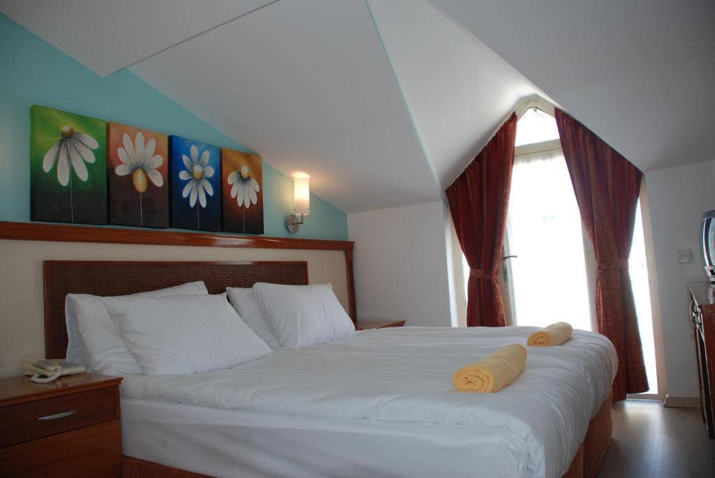 Hotel Adora