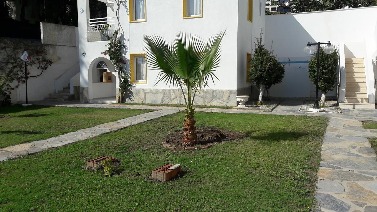 Paradise Aparthotel 3*