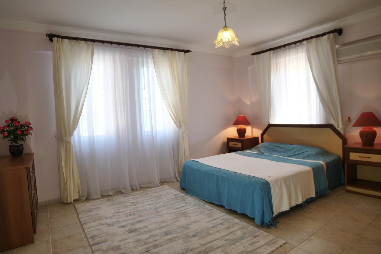 Nicholas Gate F 1 Hotel Oludeniz