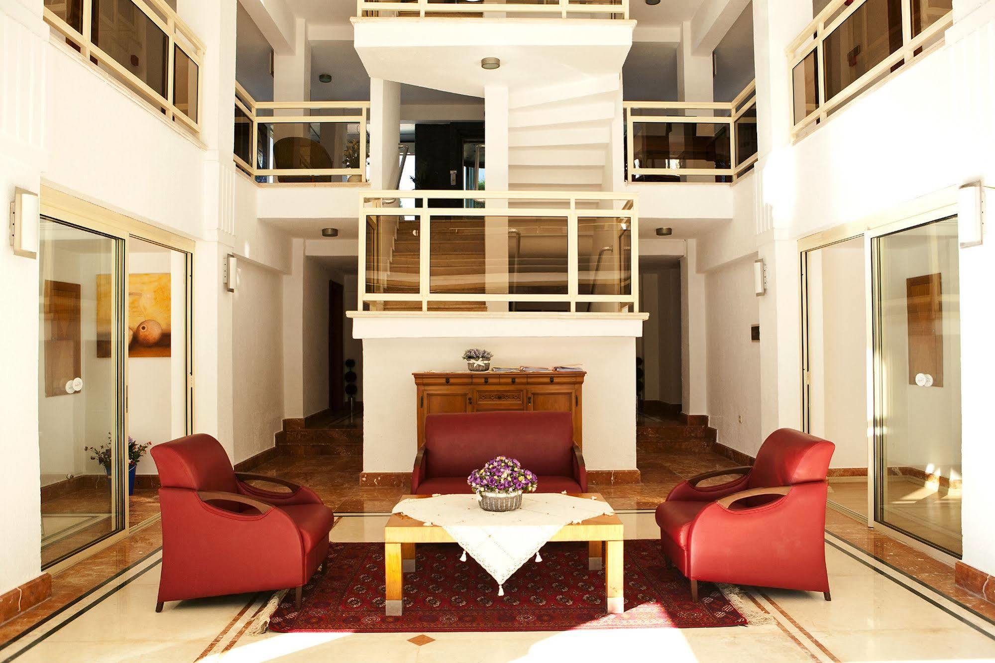 Hotel Adora 3*
