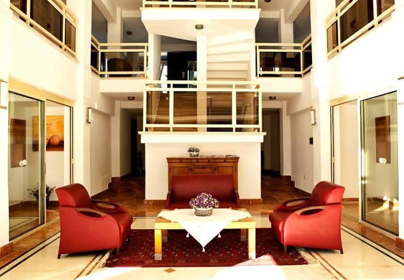 Hotel Adora 3*