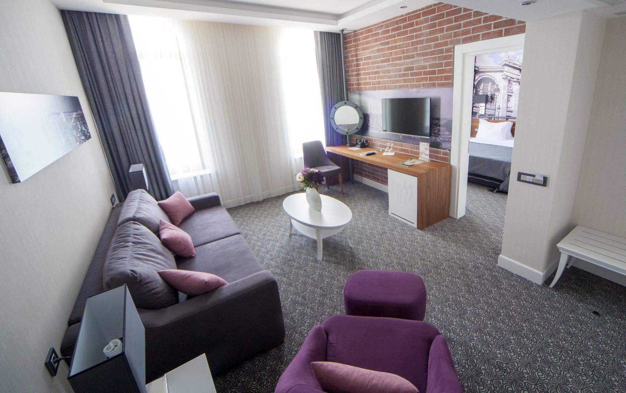 Montania Town Hotel 3*