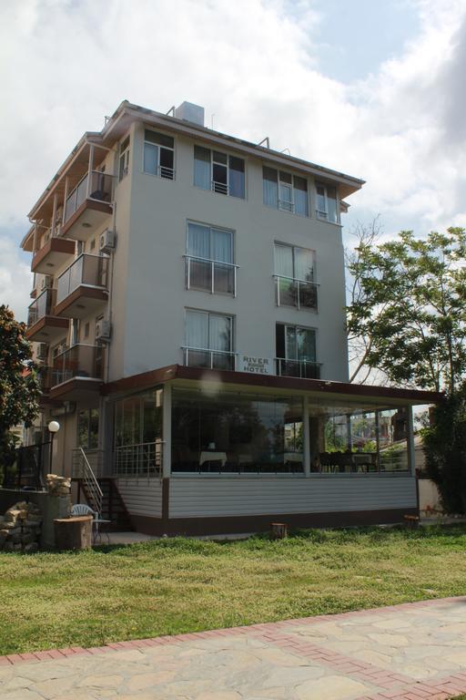 Hotel River 3*