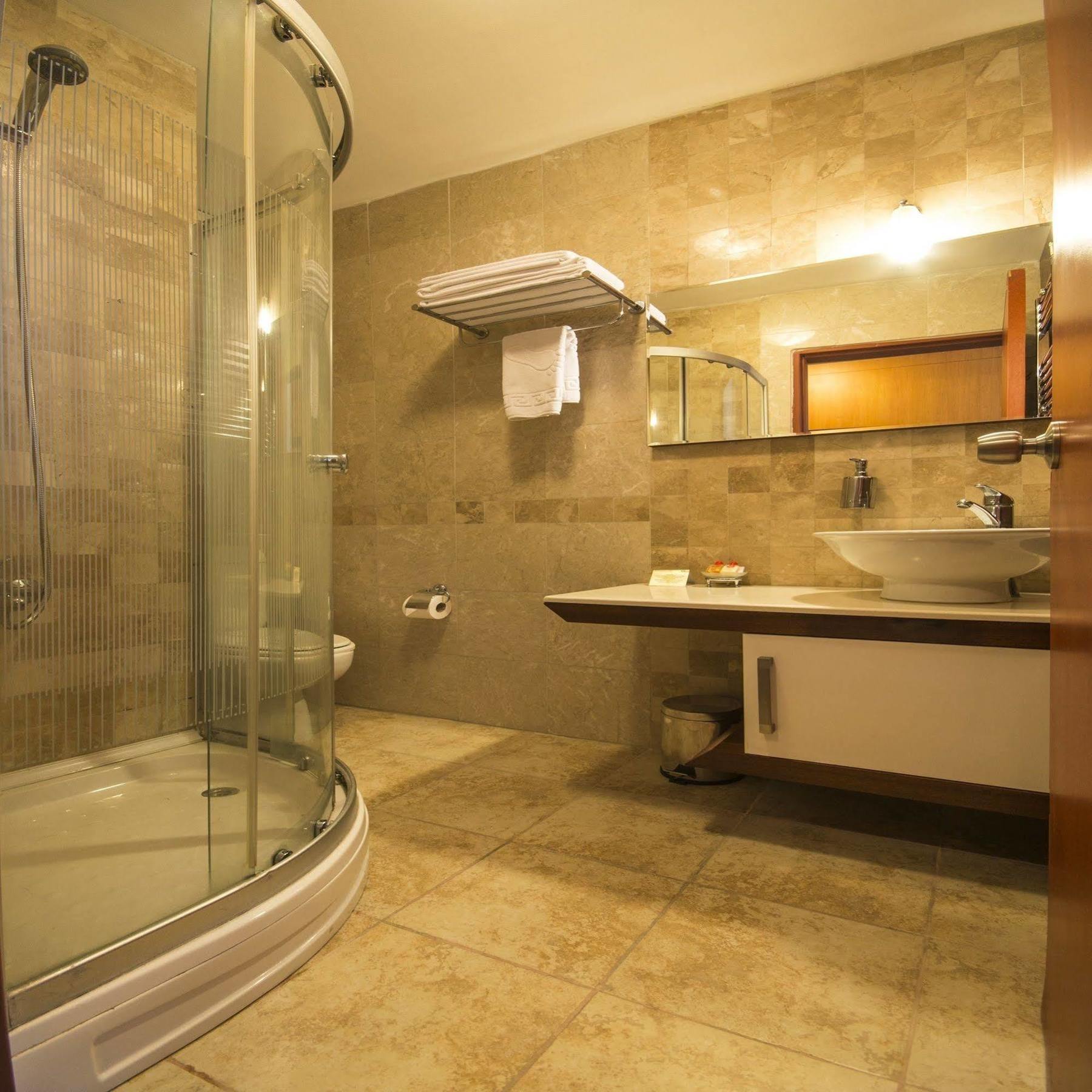 Canak Hotel