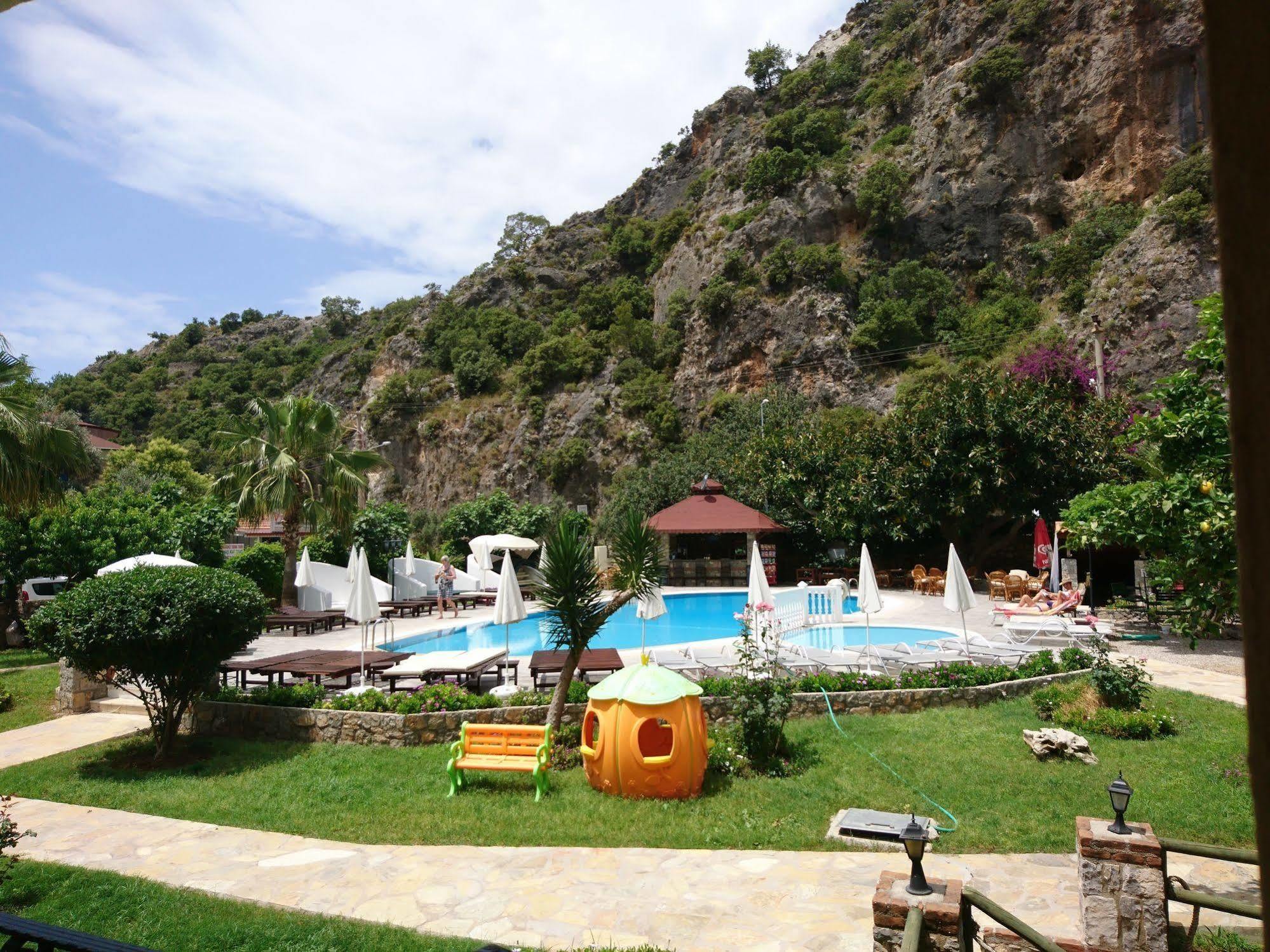 Ata Lagoon Hotel