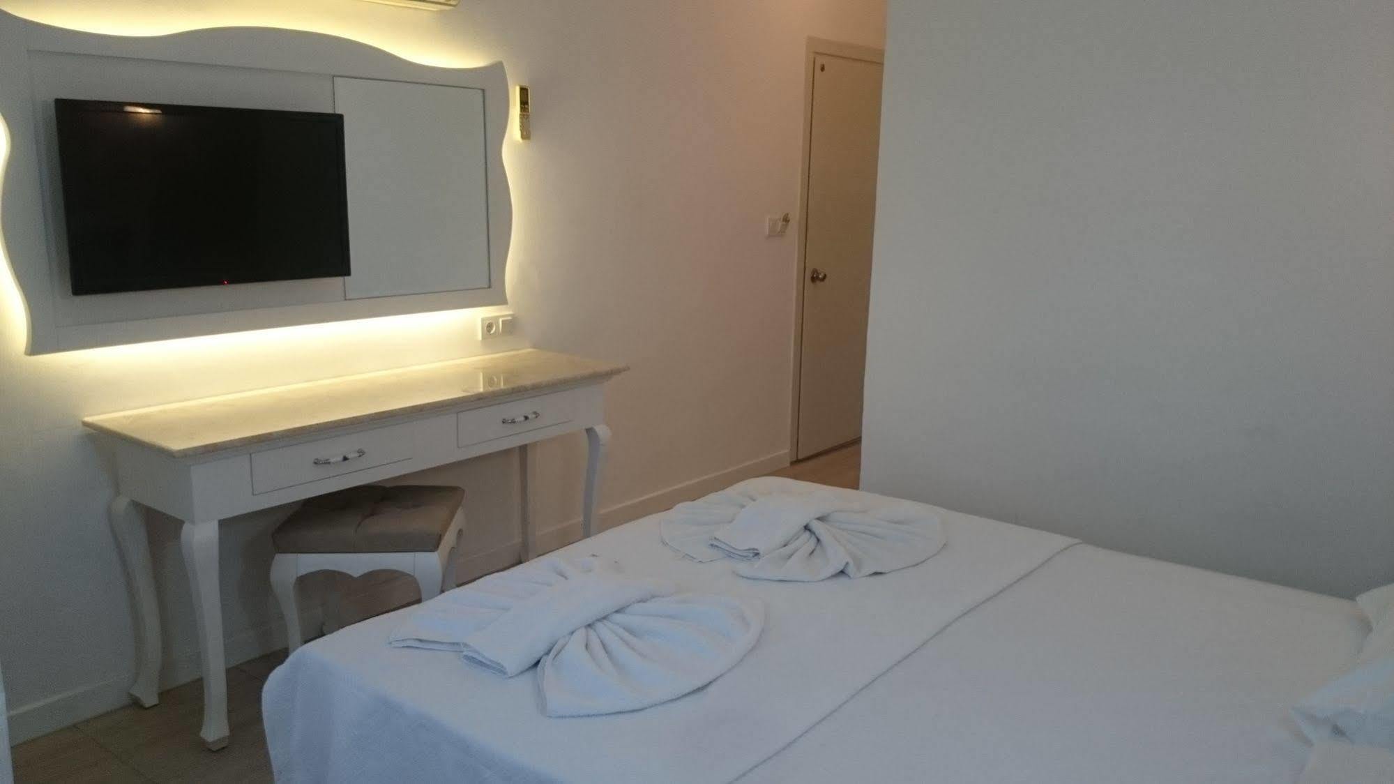 Ata Lagoon Hotel 3*