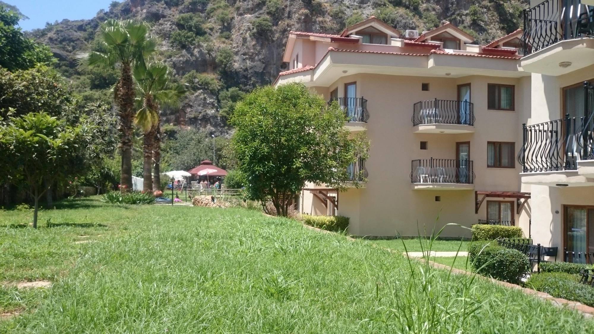 Ata Lagoon Hotel