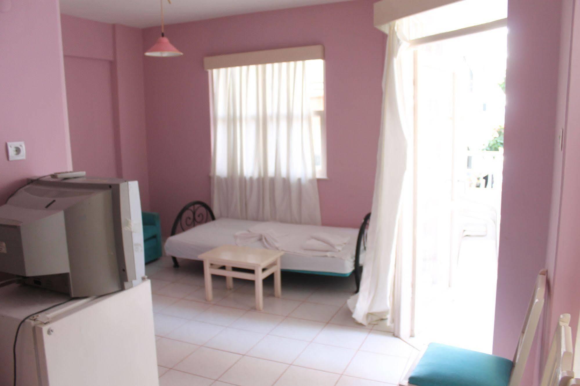 Rosella 3*