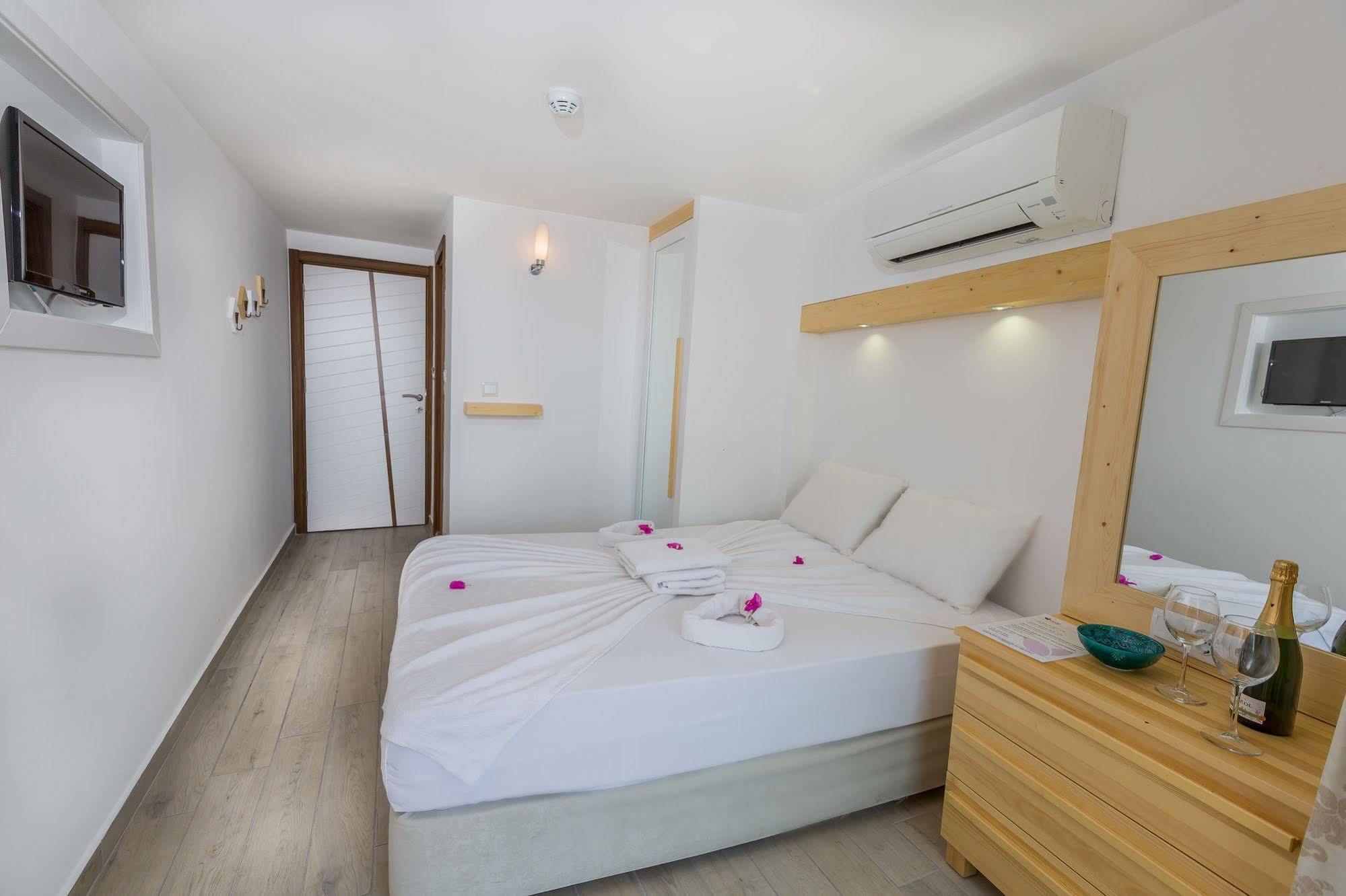 Defne Hotel 3*