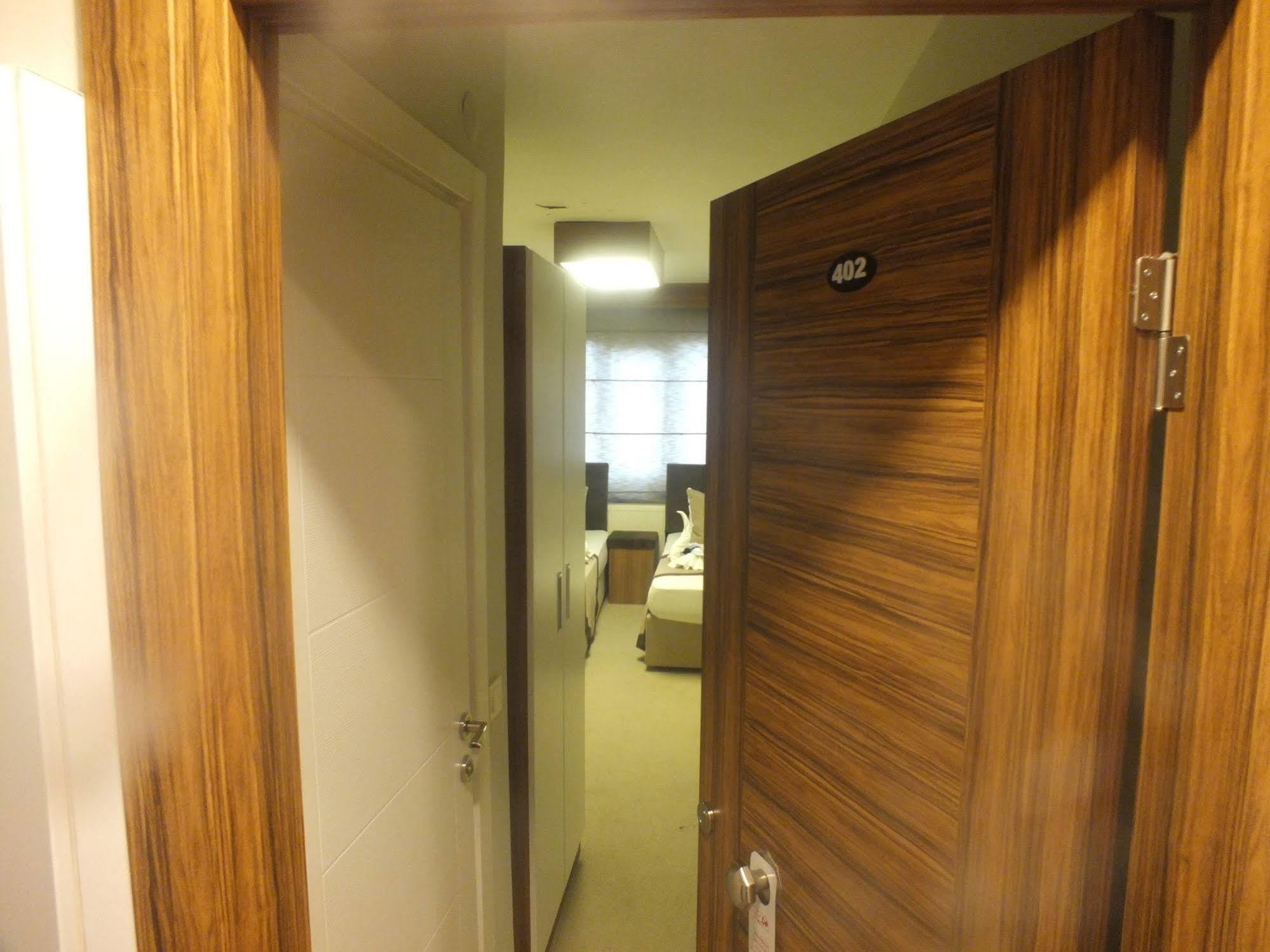 Emirtimes Kadikoey Hotel 2*