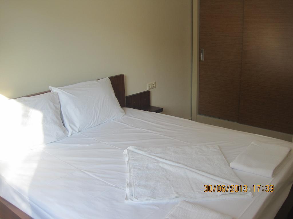 Oezguer Apart