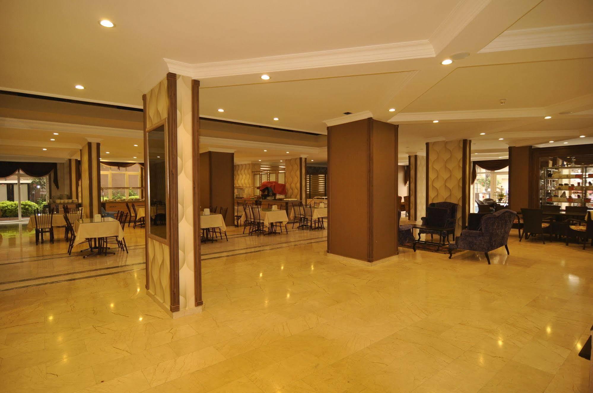 Club Dorado Hotel 3*